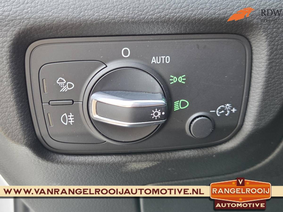 Audi A3 Audi A3 Sportback 1.4 e-tron Sport, LED kopl., ACC, pano, sportst., 17″ lmv