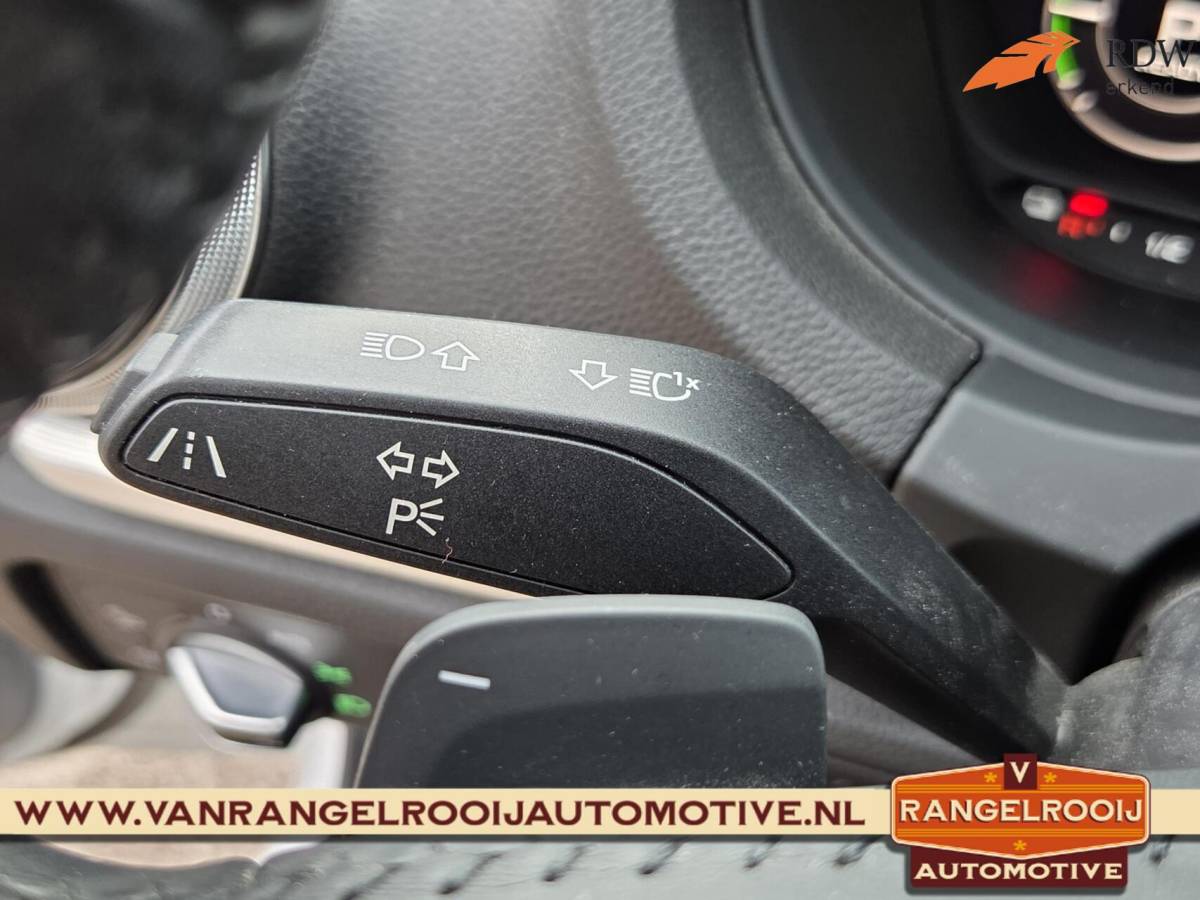 Audi A3 Audi A3 Sportback 1.4 e-tron Sport, LED kopl., ACC, pano, sportst., 17″ lmv