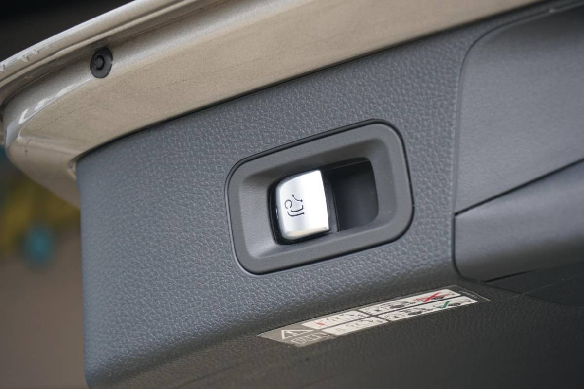 Mercedes-Benz C-Klasse Mercedes-Benz C-klasse Estate 300 d 4MATIC Premium Plus Pack AMG + 360° CAMERA / STOELVENTILATIE / PANO / BURMESTER / HUD