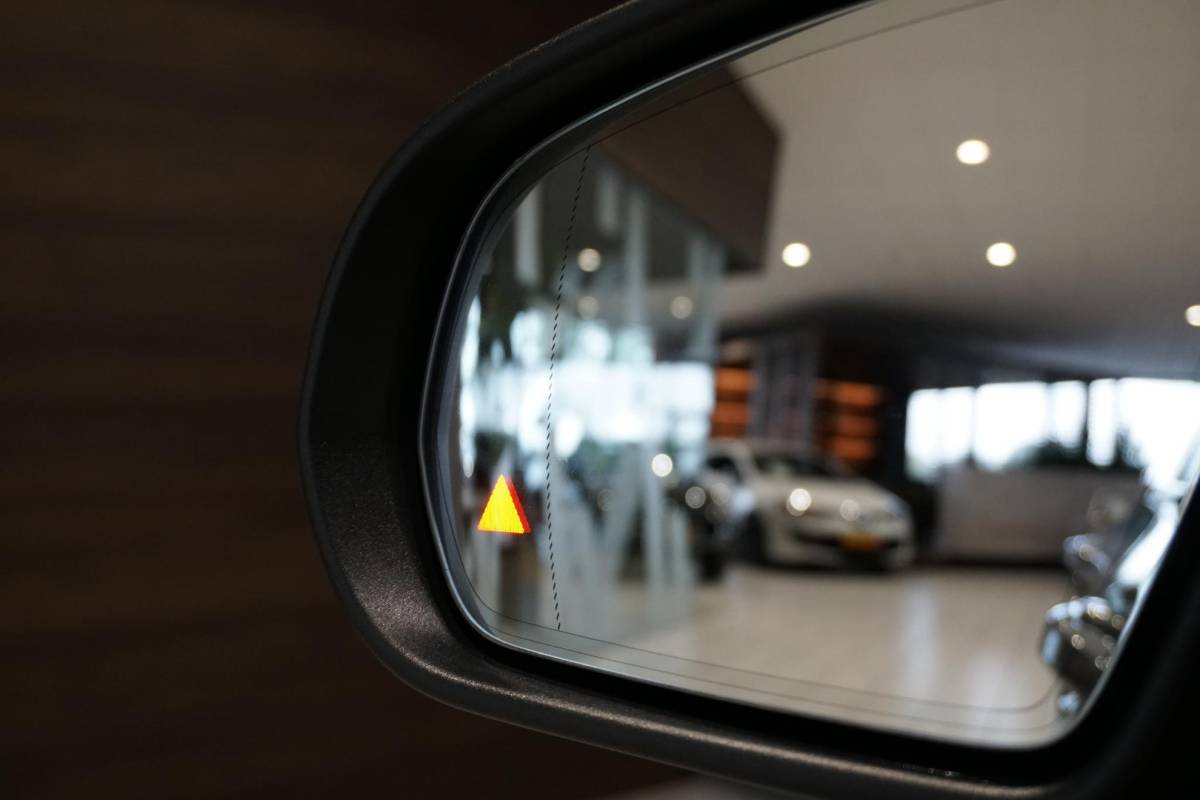 Mercedes-Benz C-Klasse Mercedes-Benz C-klasse Estate 300 d 4MATIC Premium Plus Pack AMG + 360° CAMERA / STOELVENTILATIE / PANO / BURMESTER / HUD