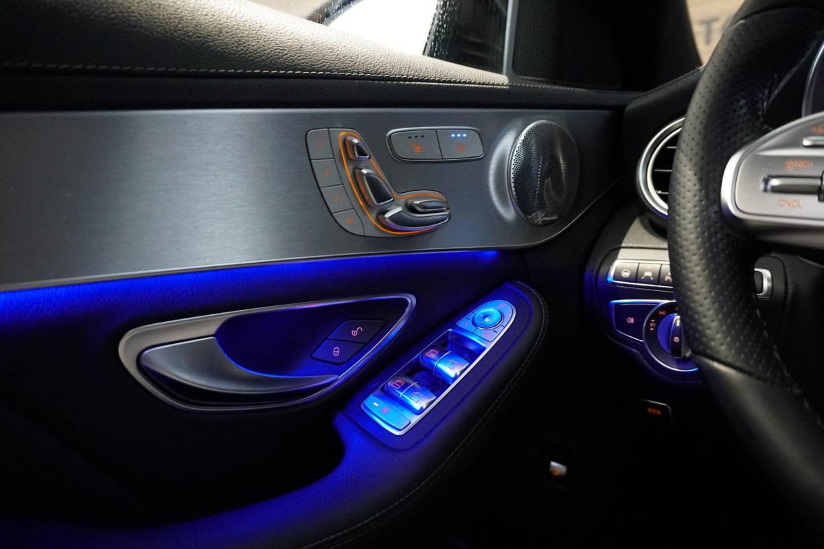 Mercedes-Benz C-Klasse Mercedes-Benz C-klasse Estate 300 d 4MATIC Premium Plus Pack AMG + 360° CAMERA / STOELVENTILATIE / PANO / BURMESTER / HUD