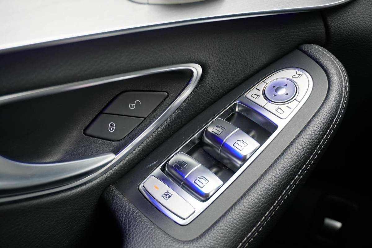 Mercedes-Benz C-Klasse Mercedes-Benz C-klasse Estate 300 d 4MATIC Premium Plus Pack AMG + 360° CAMERA / STOELVENTILATIE / PANO / BURMESTER / HUD