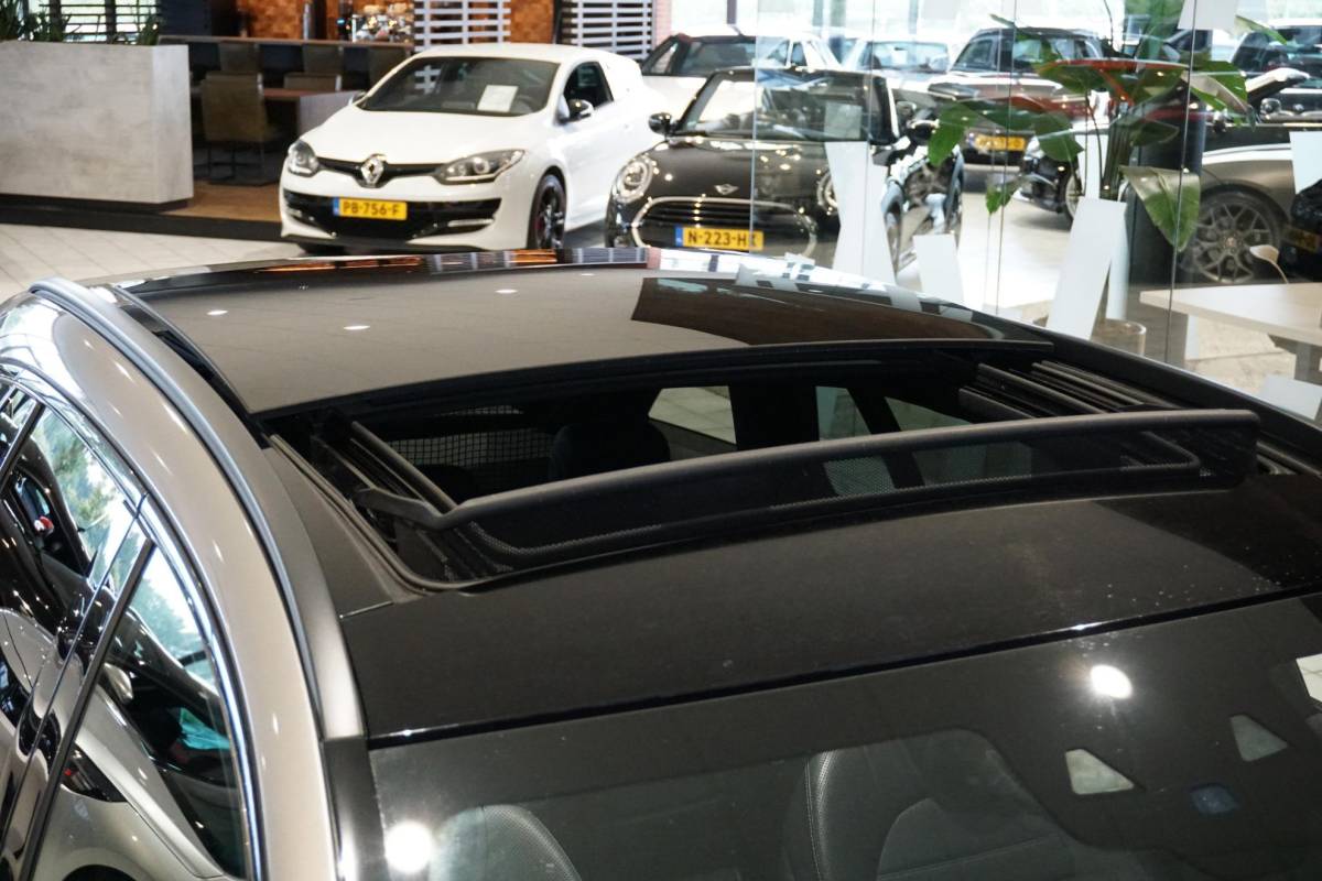 Mercedes-Benz C-Klasse Mercedes-Benz C-klasse Estate 300 d 4MATIC Premium Plus Pack AMG + 360° CAMERA / STOELVENTILATIE / PANO / BURMESTER / HUD