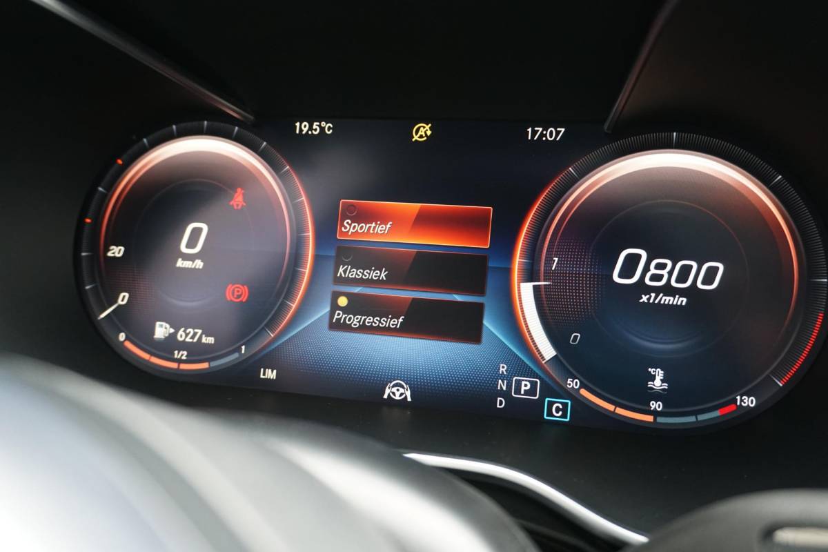 Mercedes-Benz C-Klasse Mercedes-Benz C-klasse Estate 300 d 4MATIC Premium Plus Pack AMG + 360° CAMERA / STOELVENTILATIE / PANO / BURMESTER / HUD