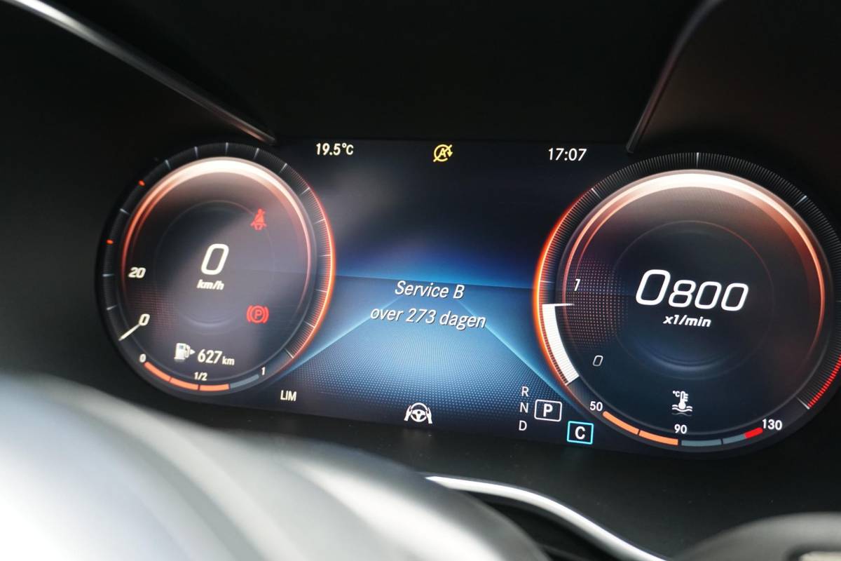 Mercedes-Benz C-Klasse Mercedes-Benz C-klasse Estate 300 d 4MATIC Premium Plus Pack AMG + 360° CAMERA / STOELVENTILATIE / PANO / BURMESTER / HUD