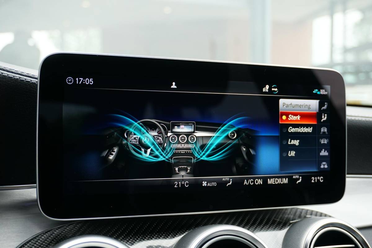 Mercedes-Benz C-Klasse Mercedes-Benz C-klasse Estate 300 d 4MATIC Premium Plus Pack AMG + 360° CAMERA / STOELVENTILATIE / PANO / BURMESTER / HUD