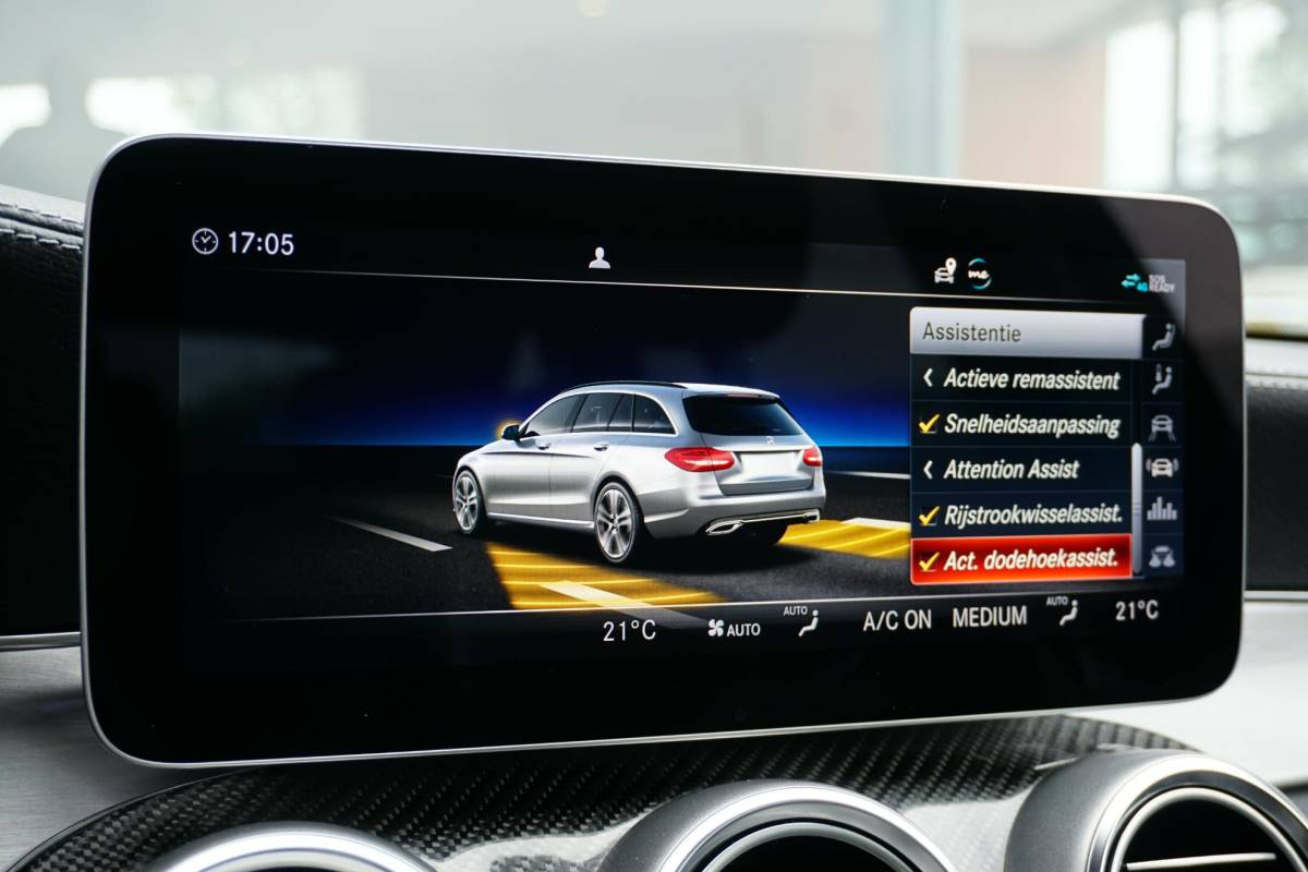 Mercedes-Benz C-Klasse Mercedes-Benz C-klasse Estate 300 d 4MATIC Premium Plus Pack AMG + 360° CAMERA / STOELVENTILATIE / PANO / BURMESTER / HUD