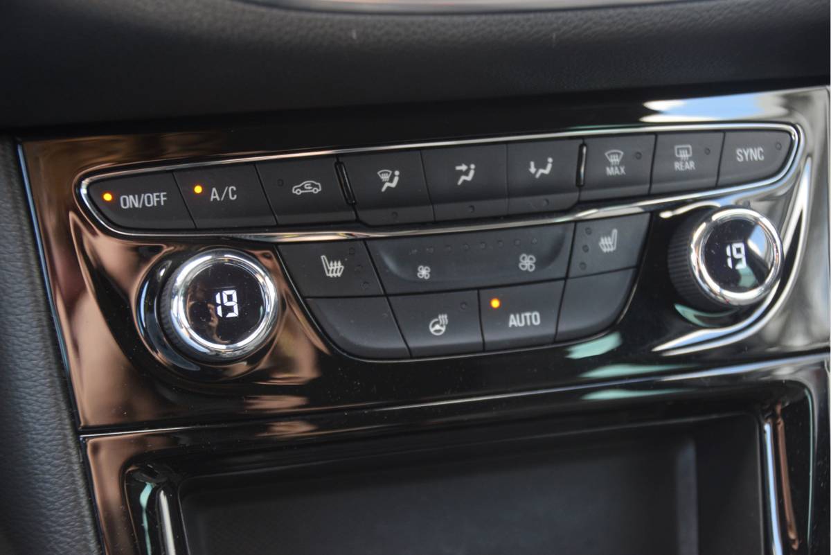 Opel Astra Opel Astra Sports Tourer 1.2 Launch Elegance Carplay | Camera/PDC | Stoelverwarming | LMV | LED | DAB