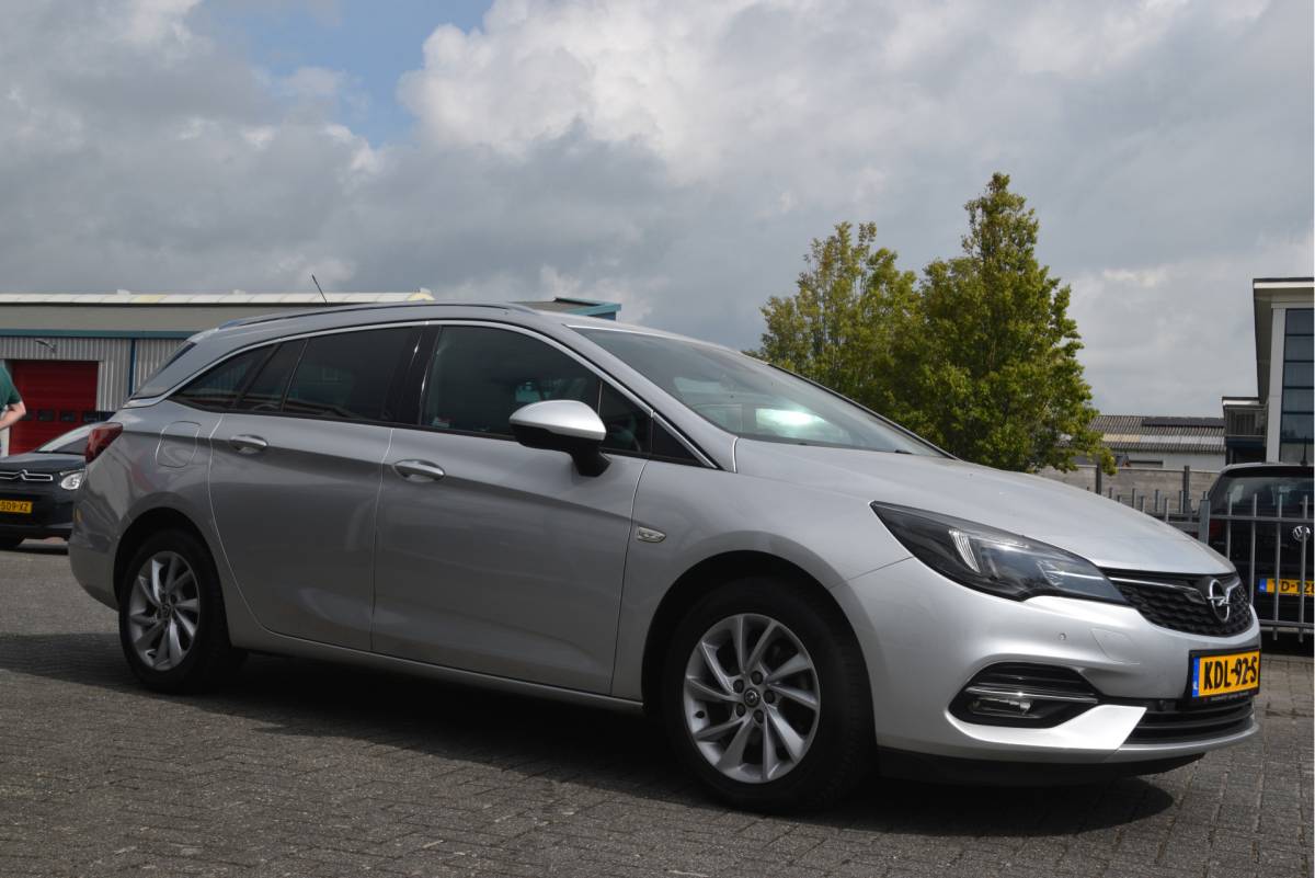 Opel Astra Opel Astra Sports Tourer 1.2 Launch Elegance Carplay | Camera/PDC | Stoelverwarming | LMV | LED | DAB