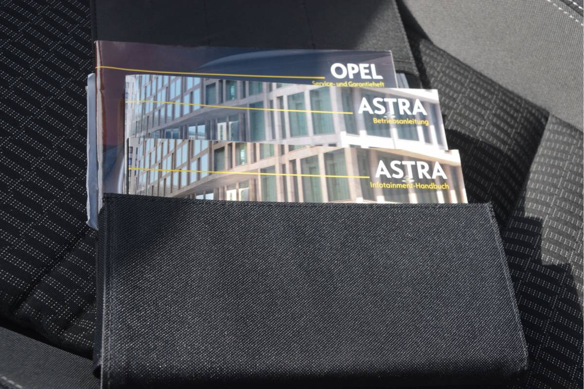 Opel Astra Opel Astra Sports Tourer 1.2 Launch Elegance Carplay | Camera/PDC | Stoelverwarming | LMV | LED | DAB