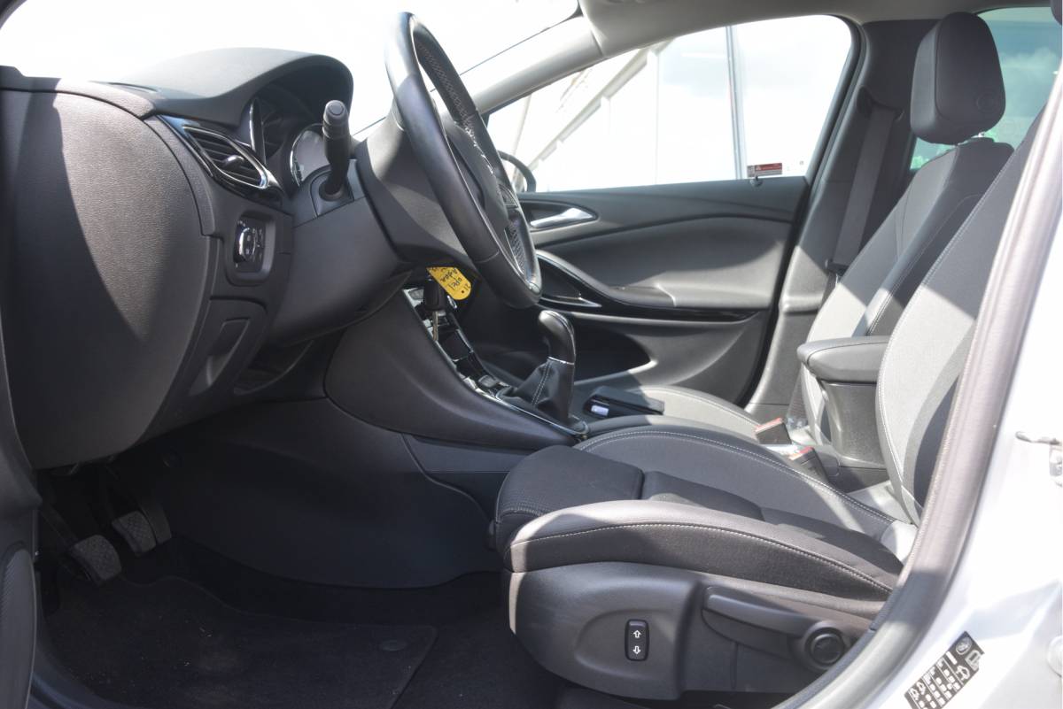 Opel Astra Opel Astra Sports Tourer 1.2 Launch Elegance Carplay | Camera/PDC | Stoelverwarming | LMV | LED | DAB