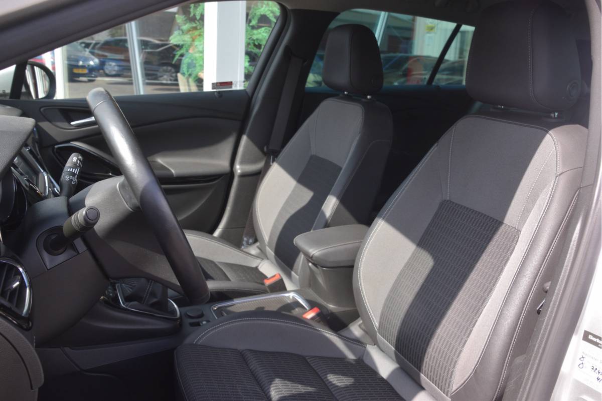 Opel Astra Opel Astra Sports Tourer 1.2 Launch Elegance Carplay | Camera/PDC | Stoelverwarming | LMV | LED | DAB