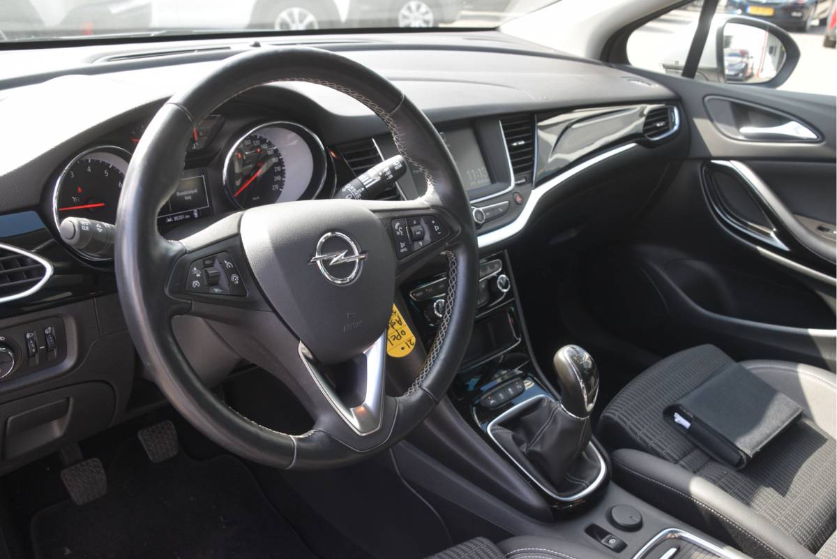Opel Astra Opel Astra Sports Tourer 1.2 Launch Elegance Carplay | Camera/PDC | Stoelverwarming | LMV | LED | DAB
