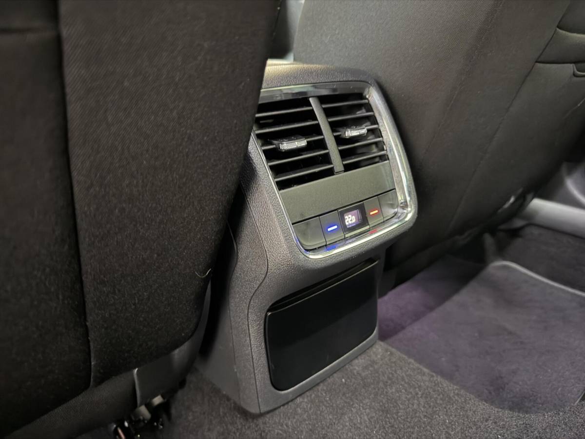 Škoda Octavia Skoda Octavia Combi 1.0 e-TSI Business Edition Plus Automaat | Achteruitrijcamera | Apple CarPlay/Android Auto | Adaptieve cruise control | Climate control | LED verlichting | Signaalkleur | Parkeersensoren voor en achter