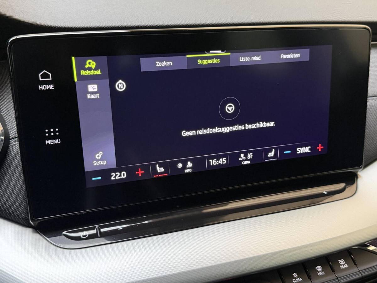 Škoda Octavia Skoda Octavia Combi 1.0 e-TSI Business Edition Plus Automaat | Achteruitrijcamera | Apple CarPlay/Android Auto | Adaptieve cruise control | Climate control | LED verlichting | Signaalkleur | Parkeersensoren voor en achter