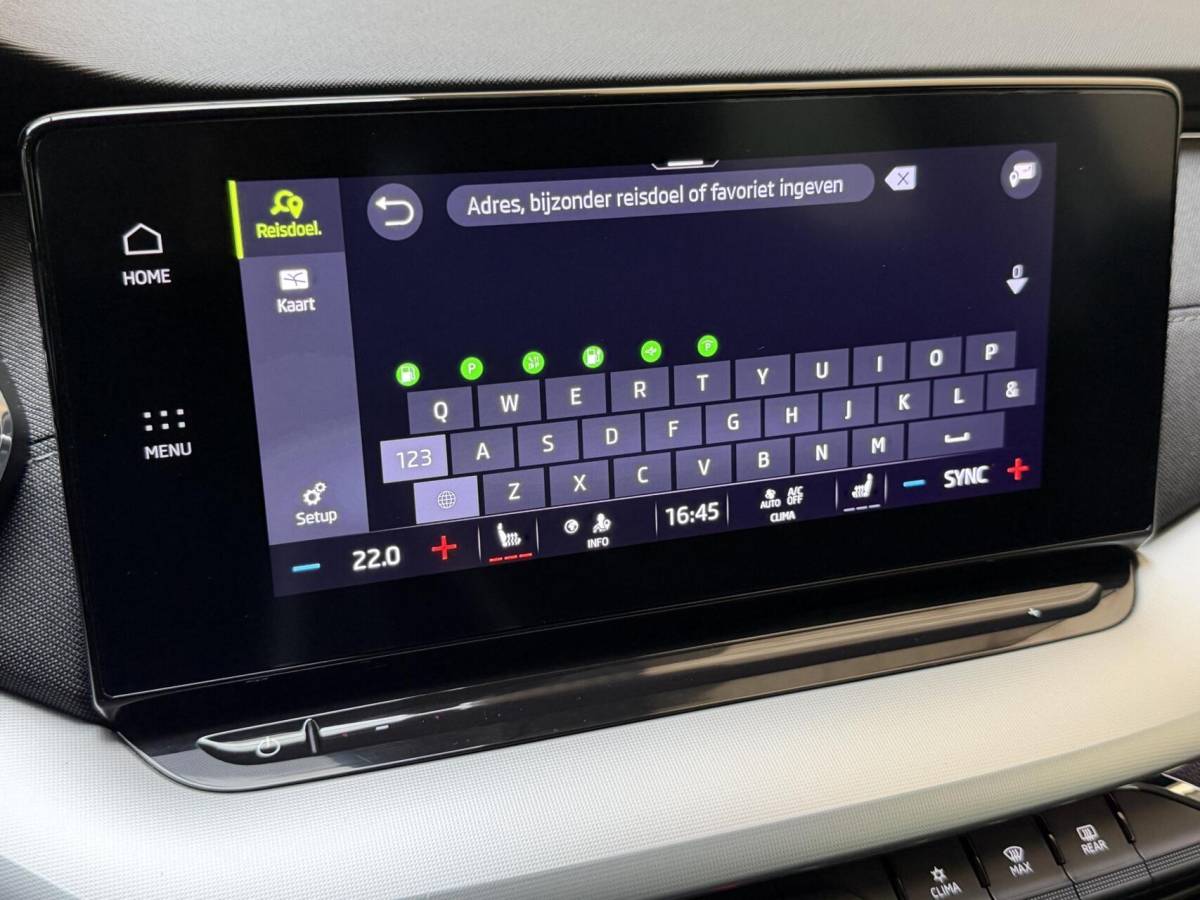 Škoda Octavia Skoda Octavia Combi 1.0 e-TSI Business Edition Plus Automaat | Achteruitrijcamera | Apple CarPlay/Android Auto | Adaptieve cruise control | Climate control | LED verlichting | Signaalkleur | Parkeersensoren voor en achter