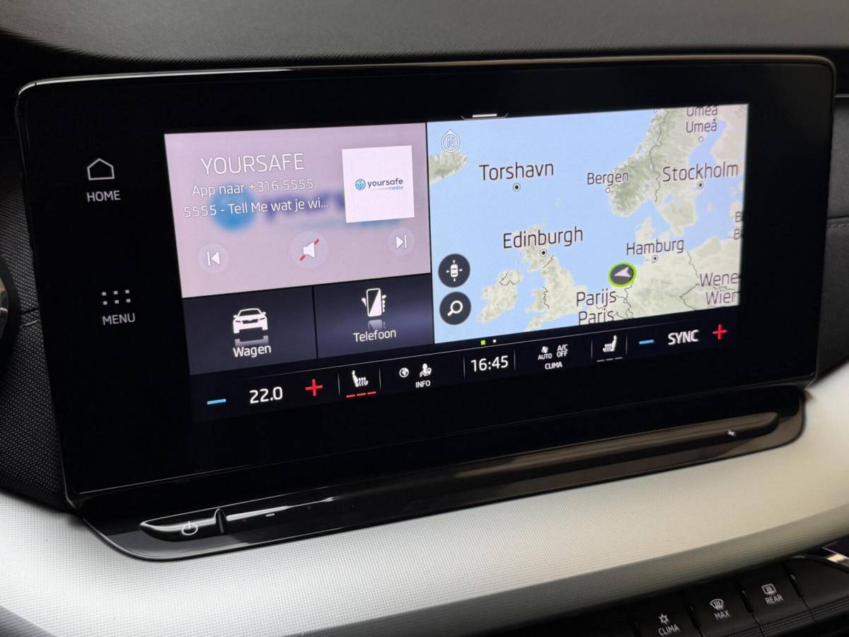 Škoda Octavia Skoda Octavia Combi 1.0 e-TSI Business Edition Plus Automaat | Achteruitrijcamera | Apple CarPlay/Android Auto | Adaptieve cruise control | Climate control | LED verlichting | Signaalkleur | Parkeersensoren voor en achter
