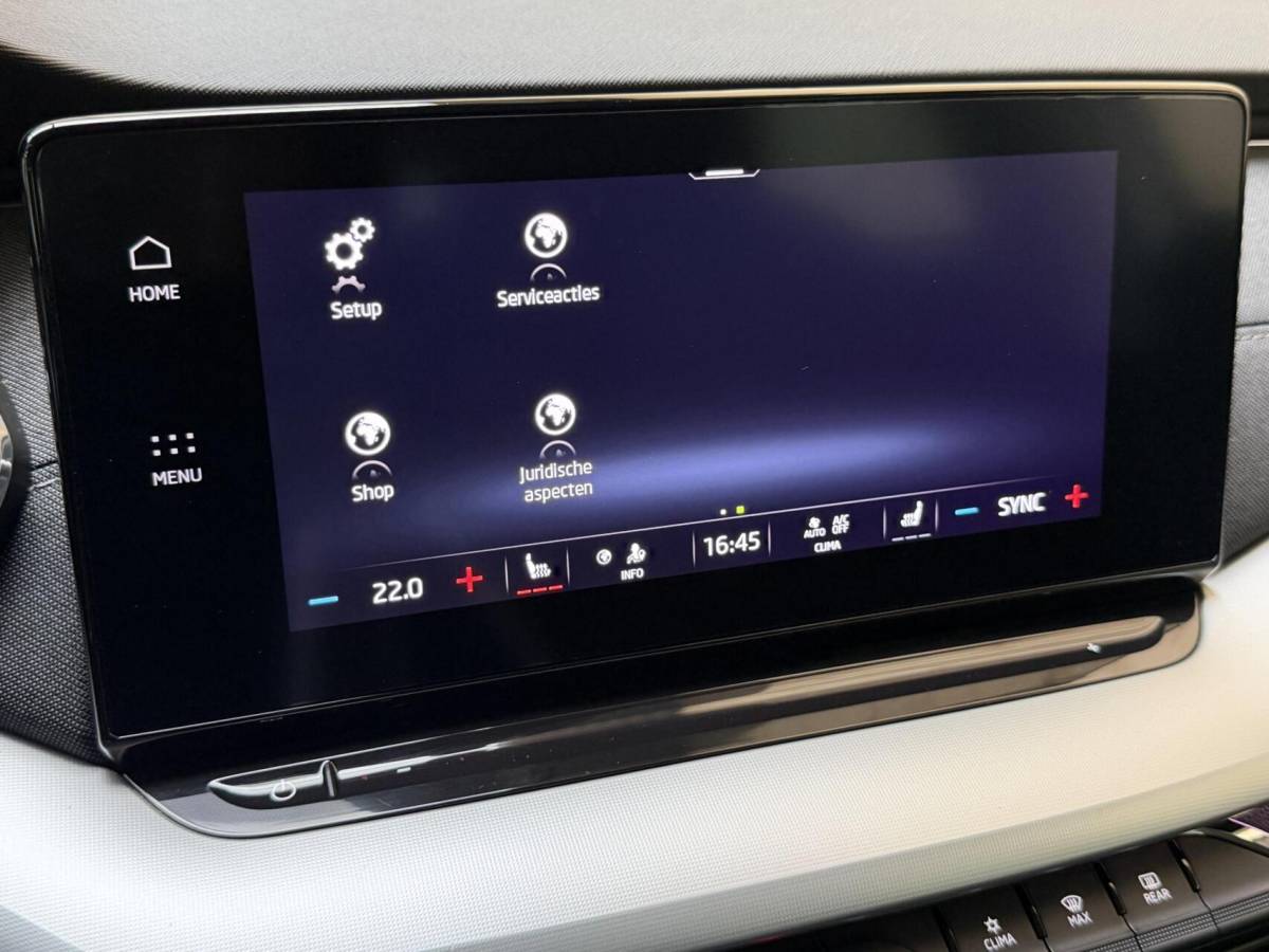 Škoda Octavia Skoda Octavia Combi 1.0 e-TSI Business Edition Plus Automaat | Achteruitrijcamera | Apple CarPlay/Android Auto | Adaptieve cruise control | Climate control | LED verlichting | Signaalkleur | Parkeersensoren voor en achter