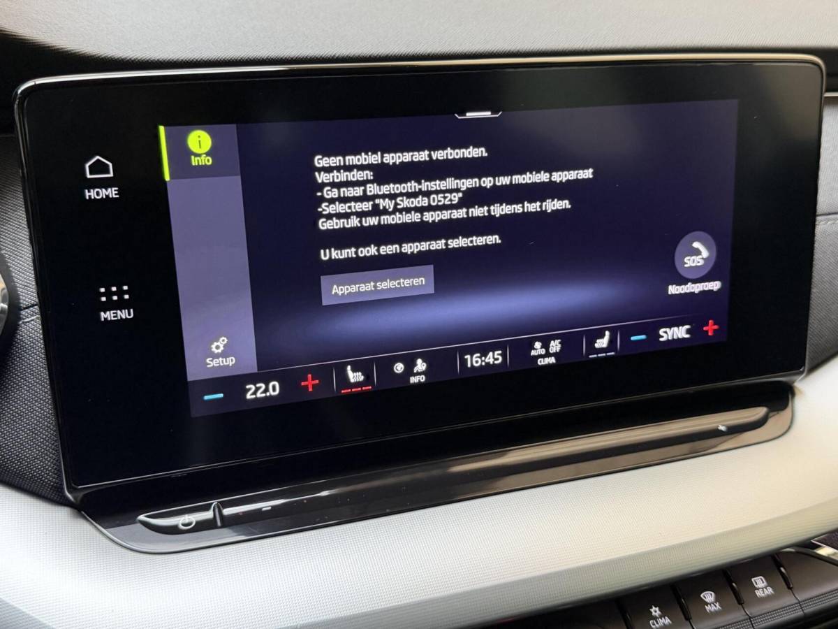 Škoda Octavia Skoda Octavia Combi 1.0 e-TSI Business Edition Plus Automaat | Achteruitrijcamera | Apple CarPlay/Android Auto | Adaptieve cruise control | Climate control | LED verlichting | Signaalkleur | Parkeersensoren voor en achter