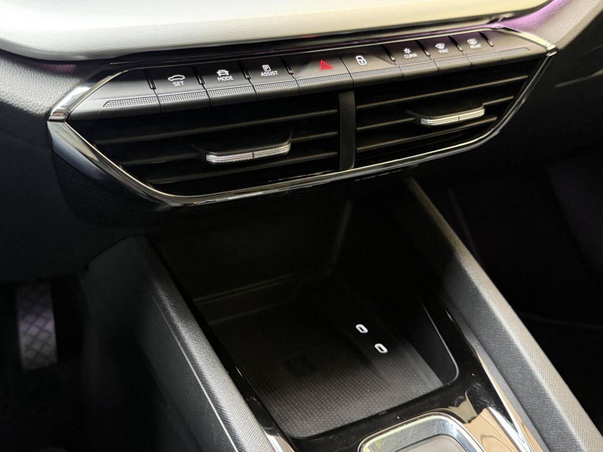 Škoda Octavia Skoda Octavia Combi 1.0 e-TSI Business Edition Plus Automaat | Achteruitrijcamera | Apple CarPlay/Android Auto | Adaptieve cruise control | Climate control | LED verlichting | Signaalkleur | Parkeersensoren voor en achter