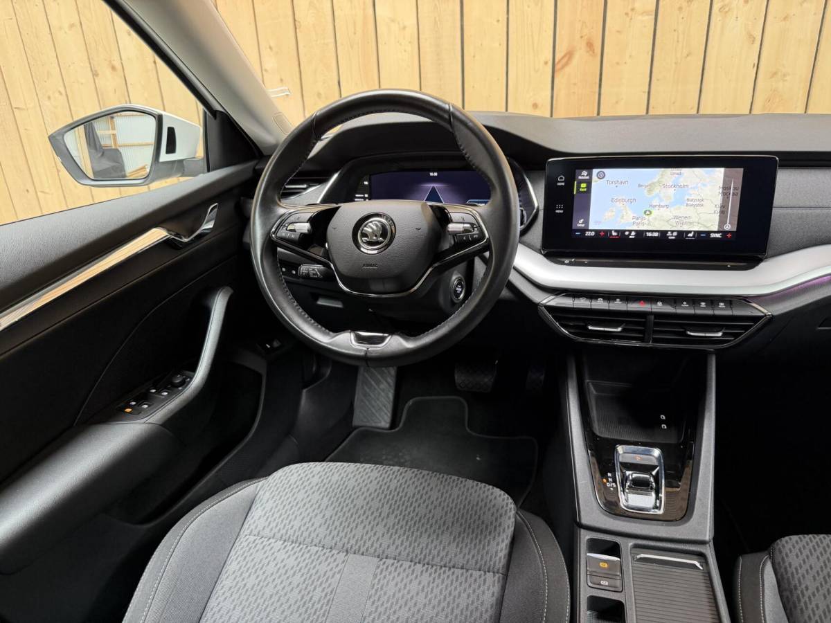 Škoda Octavia Skoda Octavia Combi 1.0 e-TSI Business Edition Plus Automaat | Achteruitrijcamera | Apple CarPlay/Android Auto | Adaptieve cruise control | Climate control | LED verlichting | Signaalkleur | Parkeersensoren voor en achter