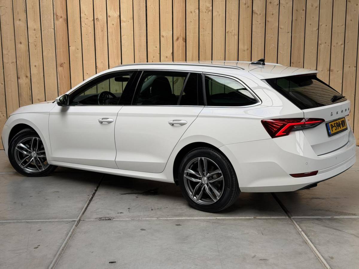 Škoda Octavia Skoda Octavia Combi 1.0 e-TSI Business Edition Plus Automaat | Achteruitrijcamera | Apple CarPlay/Android Auto | Adaptieve cruise control | Climate control | LED verlichting | Signaalkleur | Parkeersensoren voor en achter