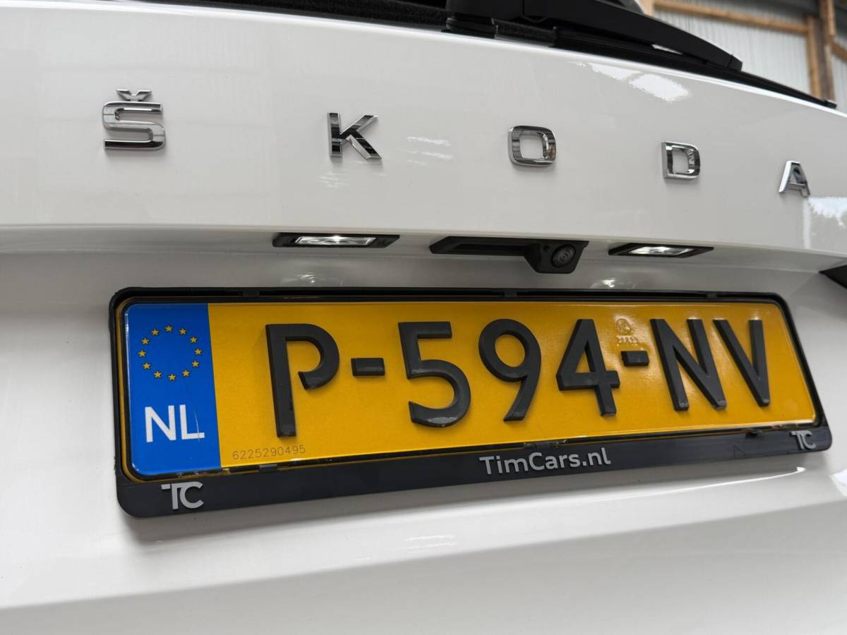 Škoda Octavia Skoda Octavia Combi 1.0 e-TSI Business Edition Plus Automaat | Achteruitrijcamera | Apple CarPlay/Android Auto | Adaptieve cruise control | Climate control | LED verlichting | Signaalkleur | Parkeersensoren voor en achter