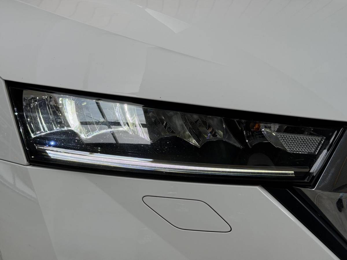 Škoda Octavia Skoda Octavia Combi 1.0 e-TSI Business Edition Plus Automaat | Achteruitrijcamera | Apple CarPlay/Android Auto | Adaptieve cruise control | Climate control | LED verlichting | Signaalkleur | Parkeersensoren voor en achter