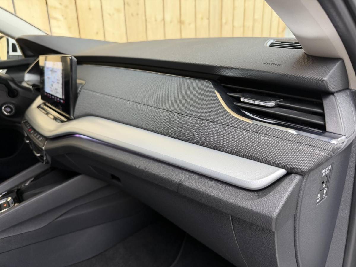 Škoda Octavia Skoda Octavia Combi 1.0 e-TSI Business Edition Plus Automaat | Achteruitrijcamera | Apple CarPlay/Android Auto | Adaptieve cruise control | Climate control | LED verlichting | Signaalkleur | Parkeersensoren voor en achter