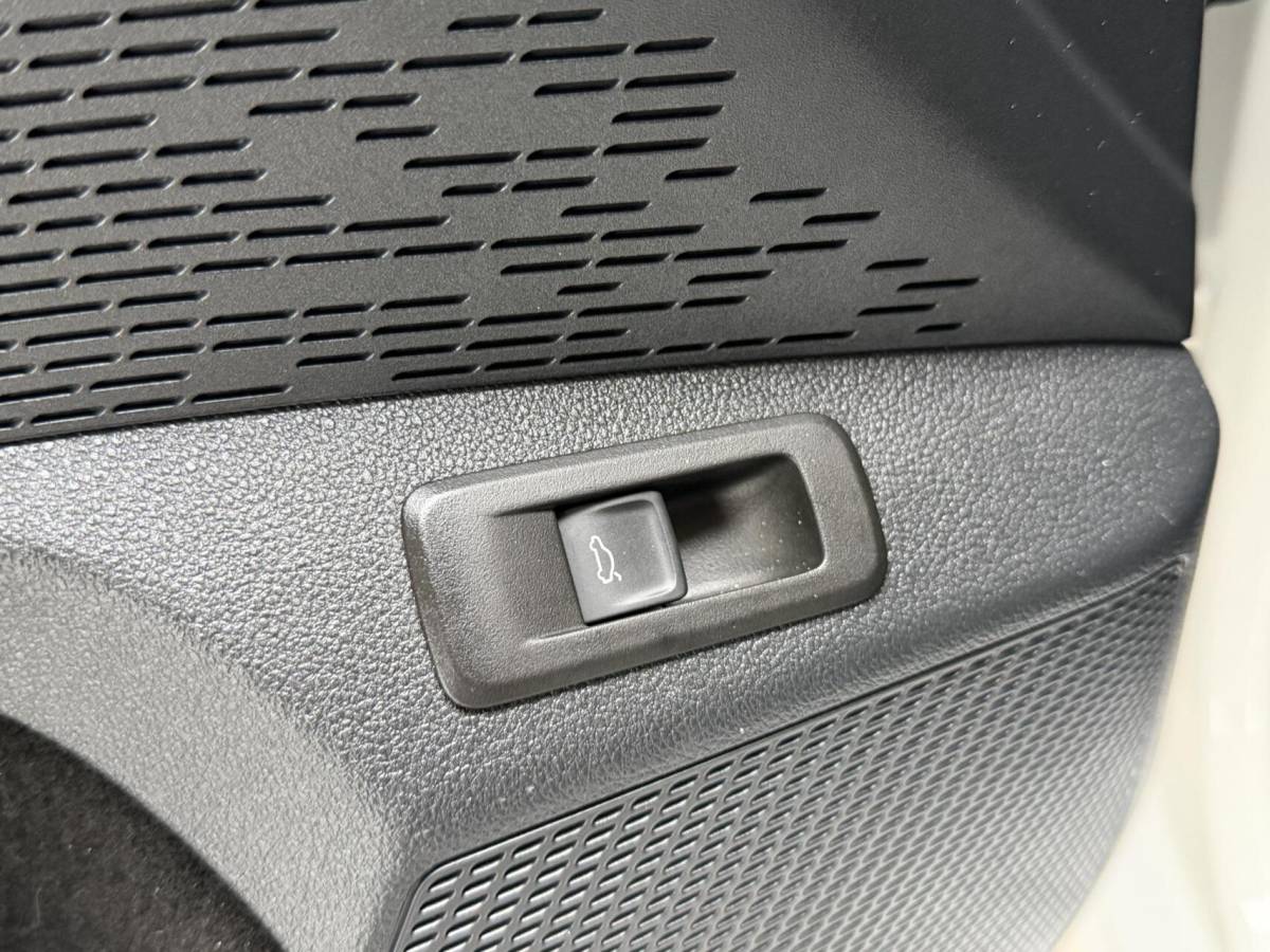 Škoda Octavia Skoda Octavia Combi 1.0 e-TSI Business Edition Plus Automaat | Achteruitrijcamera | Apple CarPlay/Android Auto | Adaptieve cruise control | Climate control | LED verlichting | Signaalkleur | Parkeersensoren voor en achter