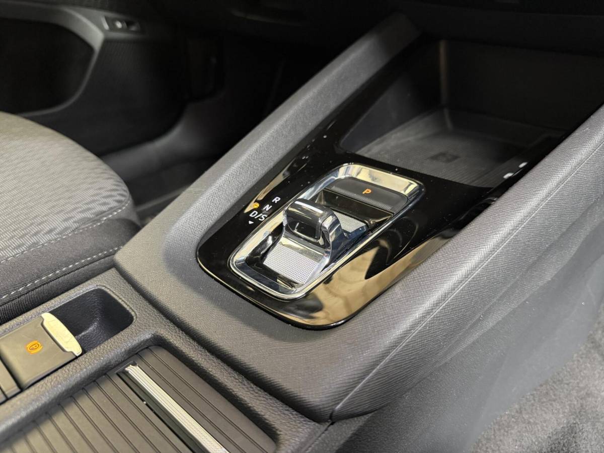 Škoda Octavia Skoda Octavia Combi 1.0 e-TSI Business Edition Plus Automaat | Achteruitrijcamera | Apple CarPlay/Android Auto | Adaptieve cruise control | Climate control | LED verlichting | Signaalkleur | Parkeersensoren voor en achter
