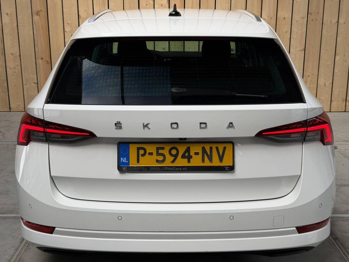 Škoda Octavia Skoda Octavia Combi 1.0 e-TSI Business Edition Plus Automaat | Achteruitrijcamera | Apple CarPlay/Android Auto | Adaptieve cruise control | Climate control | LED verlichting | Signaalkleur | Parkeersensoren voor en achter