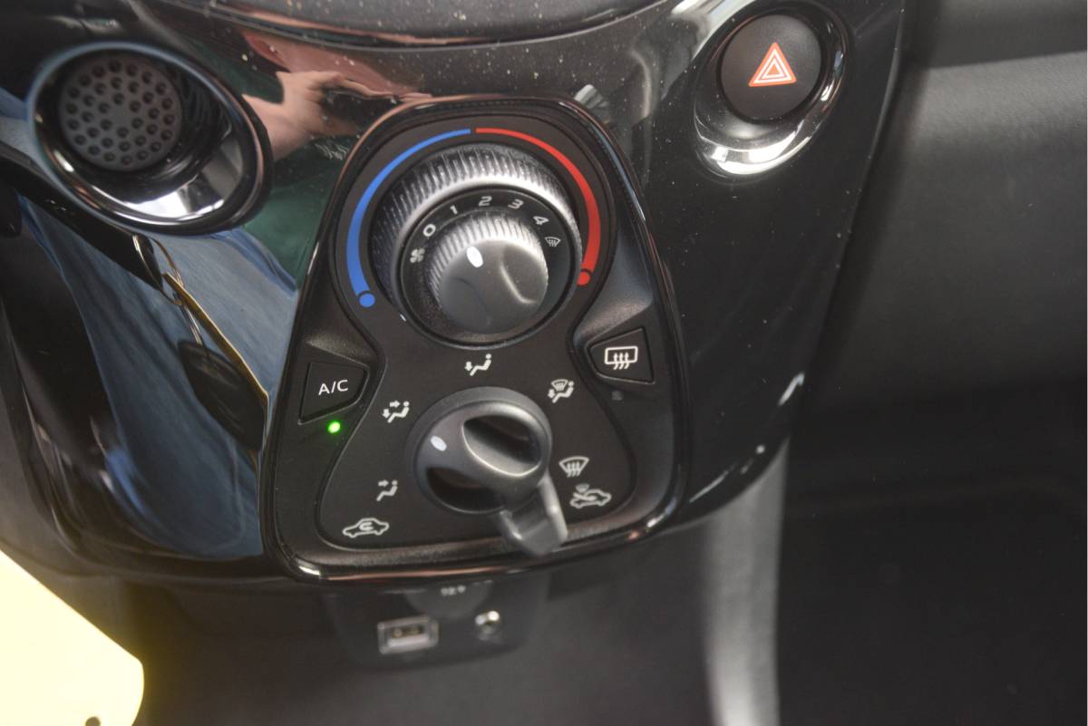 Citroën C1 Citroën C1 1.2 PureTech Airscape Shine Camera | Bluetooth | Groot scherm | Stoelverwarming | Cruise | Opendak