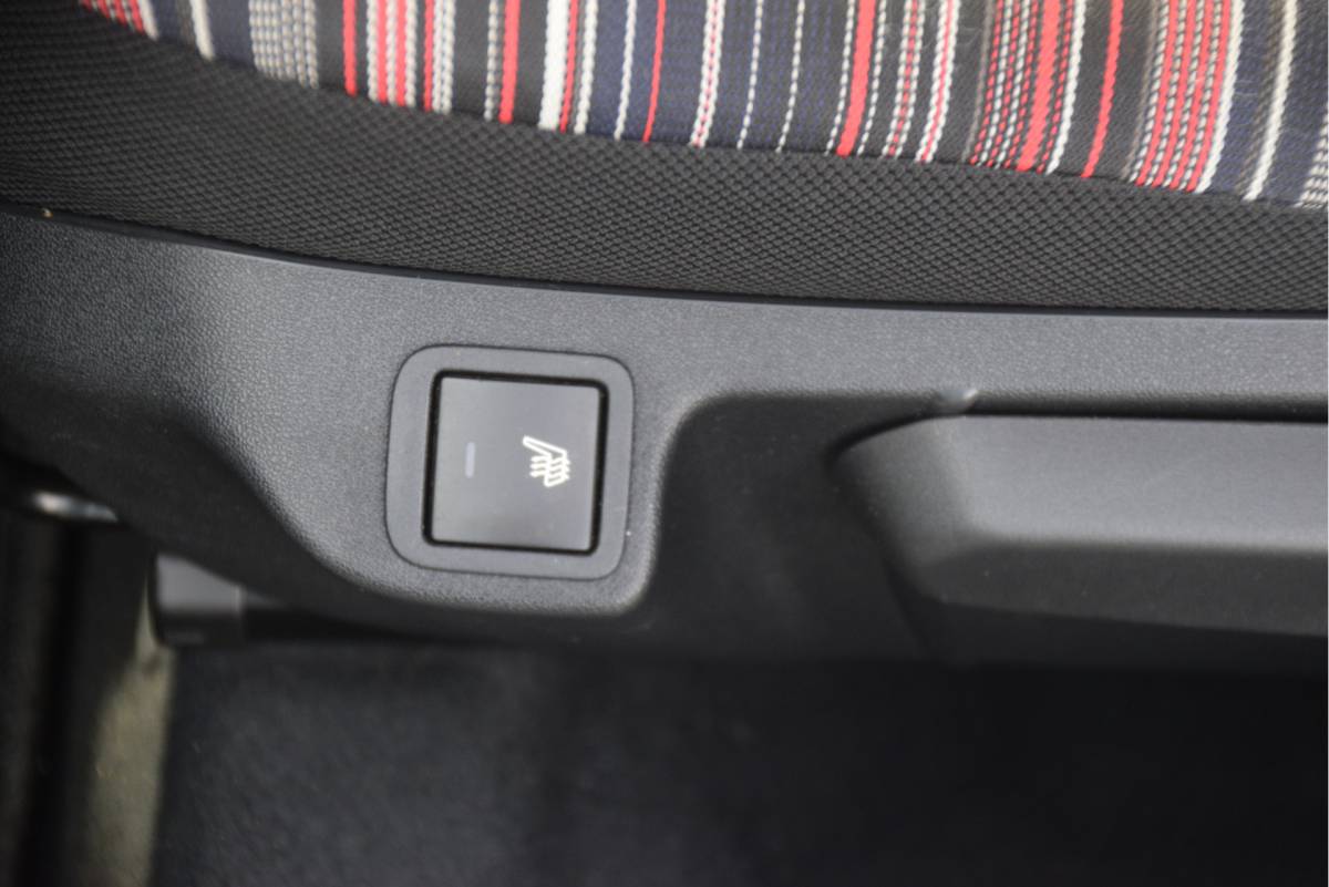 Citroën C1 Citroën C1 1.2 PureTech Airscape Shine Camera | Bluetooth | Groot scherm | Stoelverwarming | Cruise | Opendak