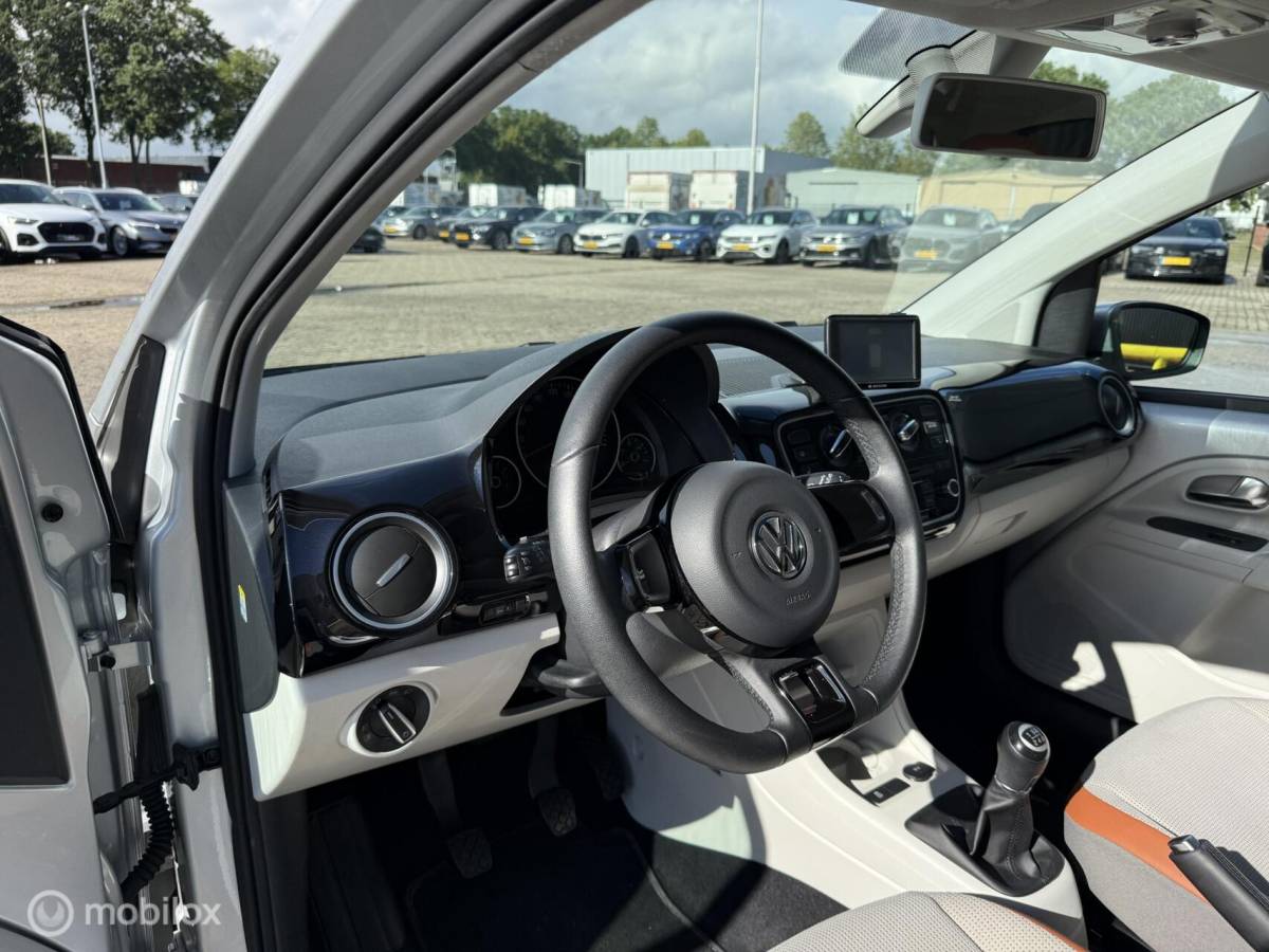 Volkswagen up! Volkswagen Up! 1.0 high up! PANORAMADAK |CRUISE | PDC