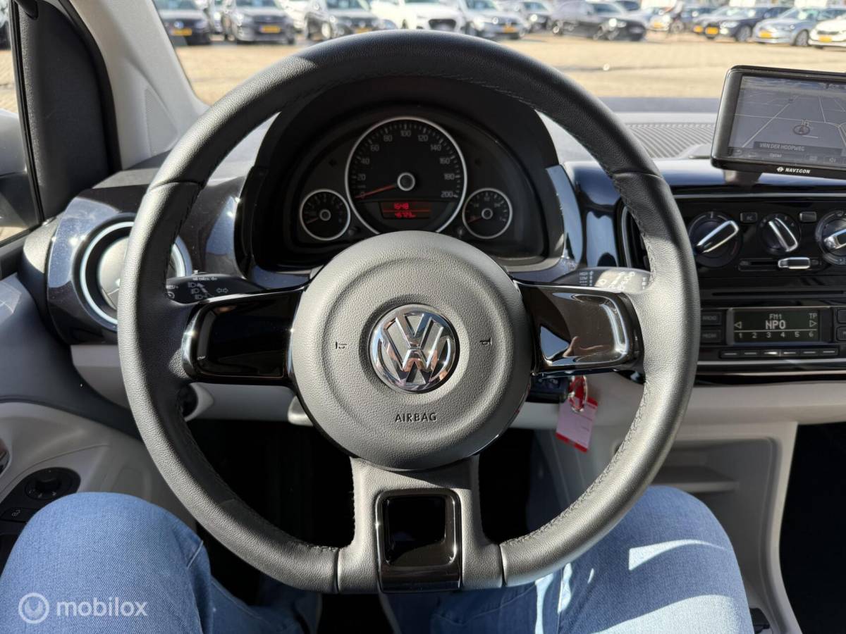 Volkswagen up! Volkswagen Up! 1.0 high up! PANORAMADAK |CRUISE | PDC