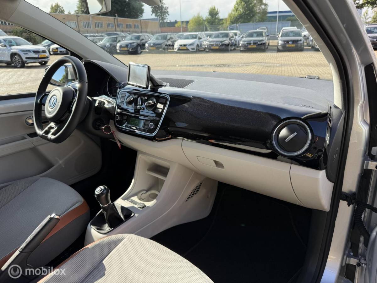 Volkswagen up! Volkswagen Up! 1.0 high up! PANORAMADAK |CRUISE | PDC