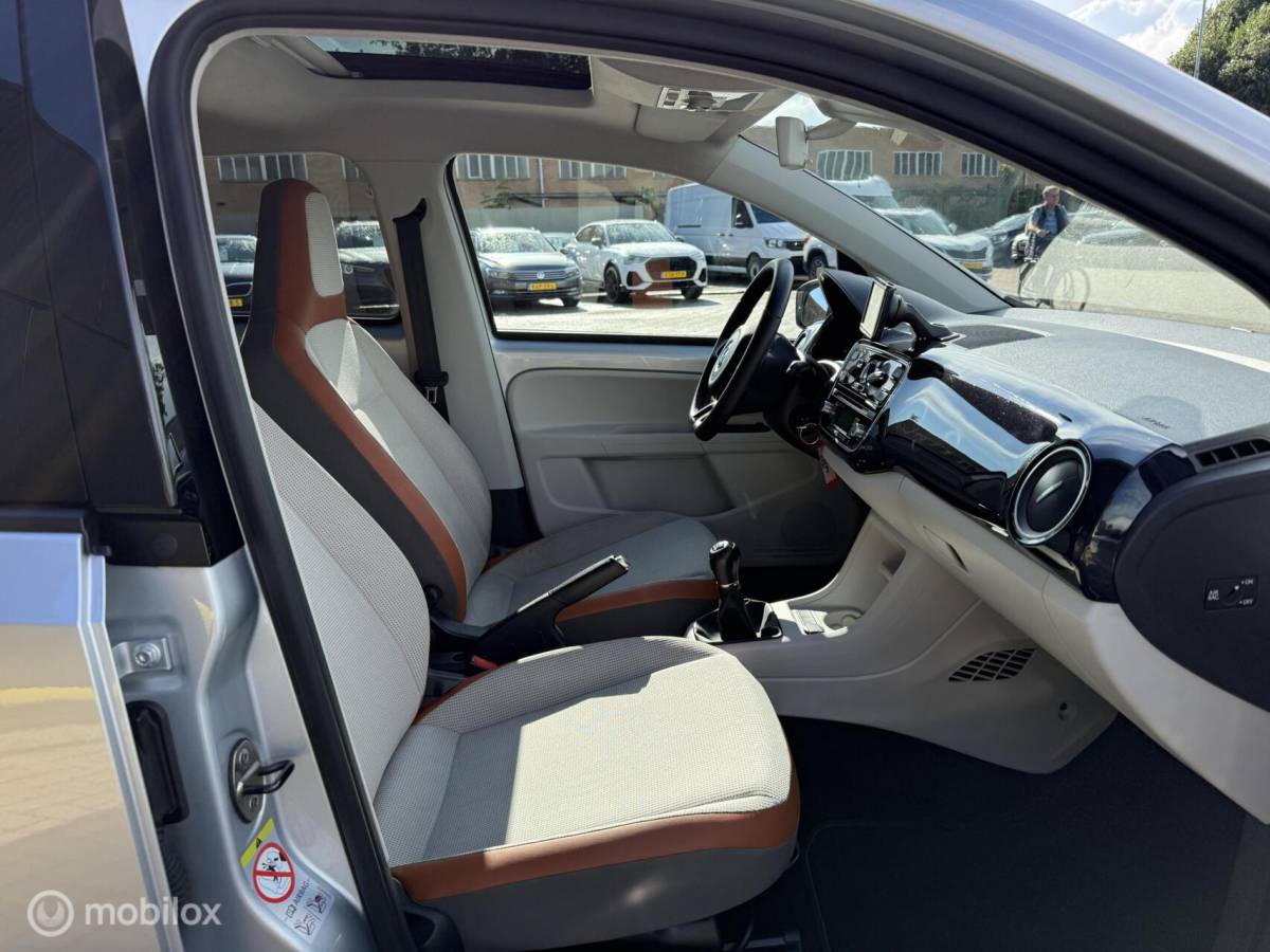 Volkswagen up! Volkswagen Up! 1.0 high up! PANORAMADAK |CRUISE | PDC
