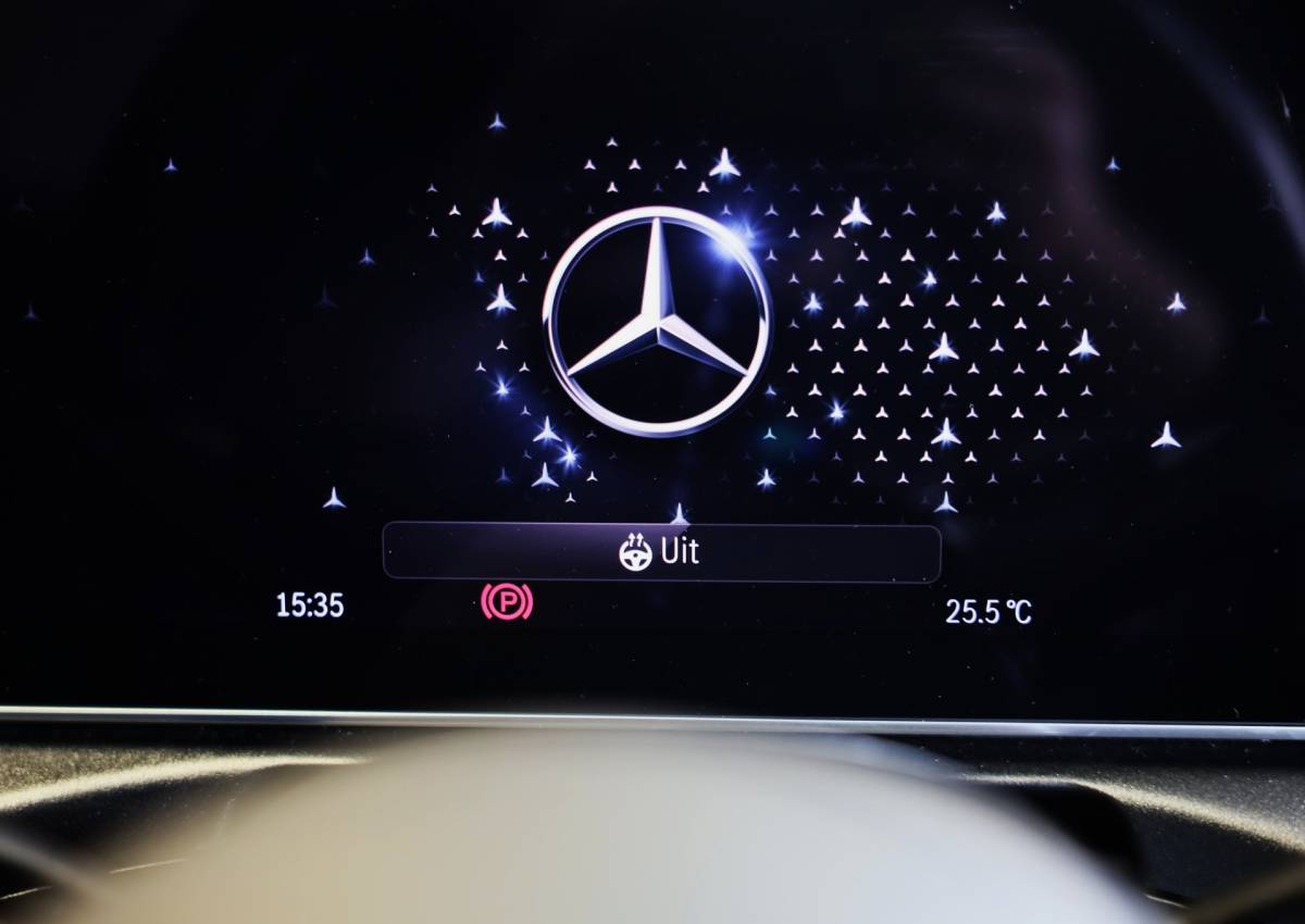 Mercedes-Benz CLE Mercedes-Benz CLE Coupé 300 e AMG 53 Look / Massage / Burmester / Head Up / 360 Camera / Acc / Elek Stoelen / Open Pano / 19 Inch