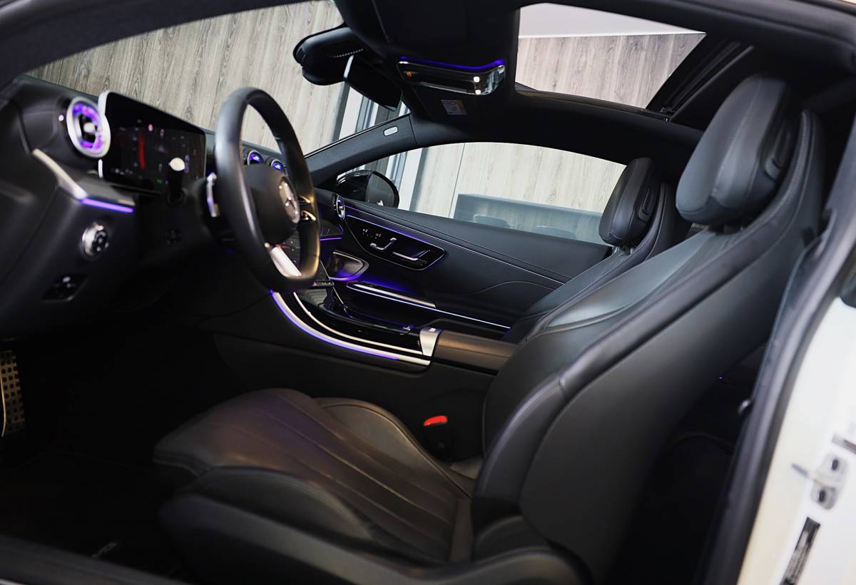 Mercedes-Benz CLE Mercedes-Benz CLE Coupé 300 e AMG 53 Look / Massage / Burmester / Head Up / 360 Camera / Acc / Elek Stoelen / Open Pano / 19 Inch