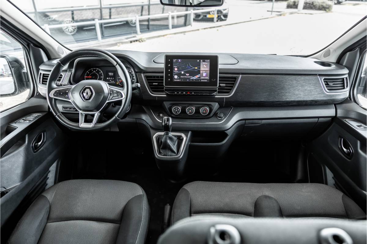Renault Trafic Renault Trafic 2.0 dCi 150 PK DC | Dubbel cabine | 6-Zitter | L+R Schuifdeur | Camera | Trekhaak | CarPlay | Navigatie | Nieuwe APK