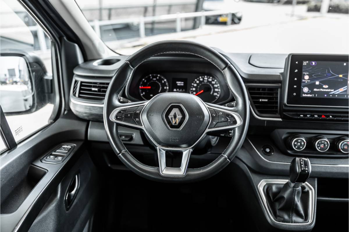 Renault Trafic Renault Trafic 2.0 dCi 150 PK DC | Dubbel cabine | 6-Zitter | L+R Schuifdeur | Camera | Trekhaak | CarPlay | Navigatie | Nieuwe APK