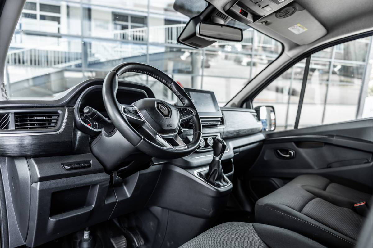 Renault Trafic Renault Trafic 2.0 dCi 150 PK DC | Dubbel cabine | 6-Zitter | L+R Schuifdeur | Camera | Trekhaak | CarPlay | Navigatie | Nieuwe APK