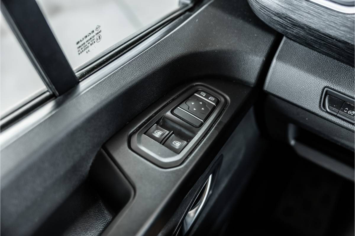 Renault Trafic Renault Trafic 2.0 dCi 150 PK DC | Dubbel cabine | 6-Zitter | L+R Schuifdeur | Camera | Trekhaak | CarPlay | Navigatie | Nieuwe APK