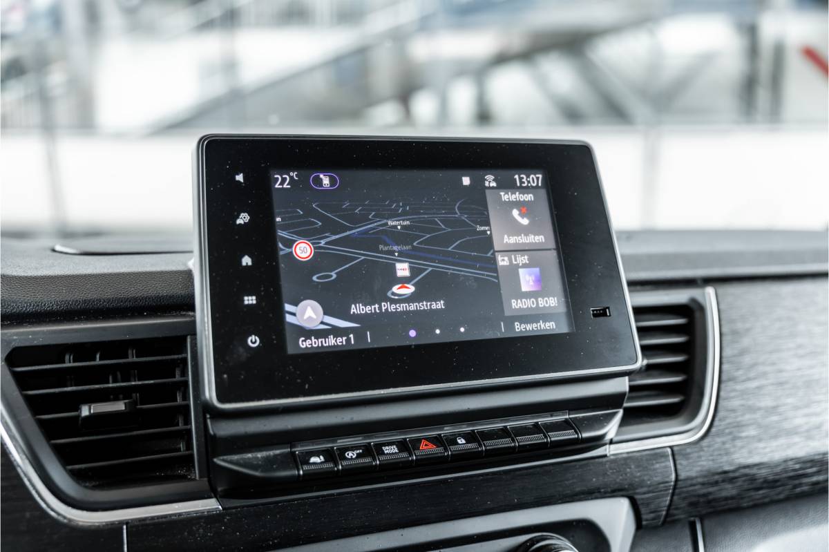 Renault Trafic Renault Trafic 2.0 dCi 150 PK DC | Dubbel cabine | 6-Zitter | L+R Schuifdeur | Camera | Trekhaak | CarPlay | Navigatie | Nieuwe APK
