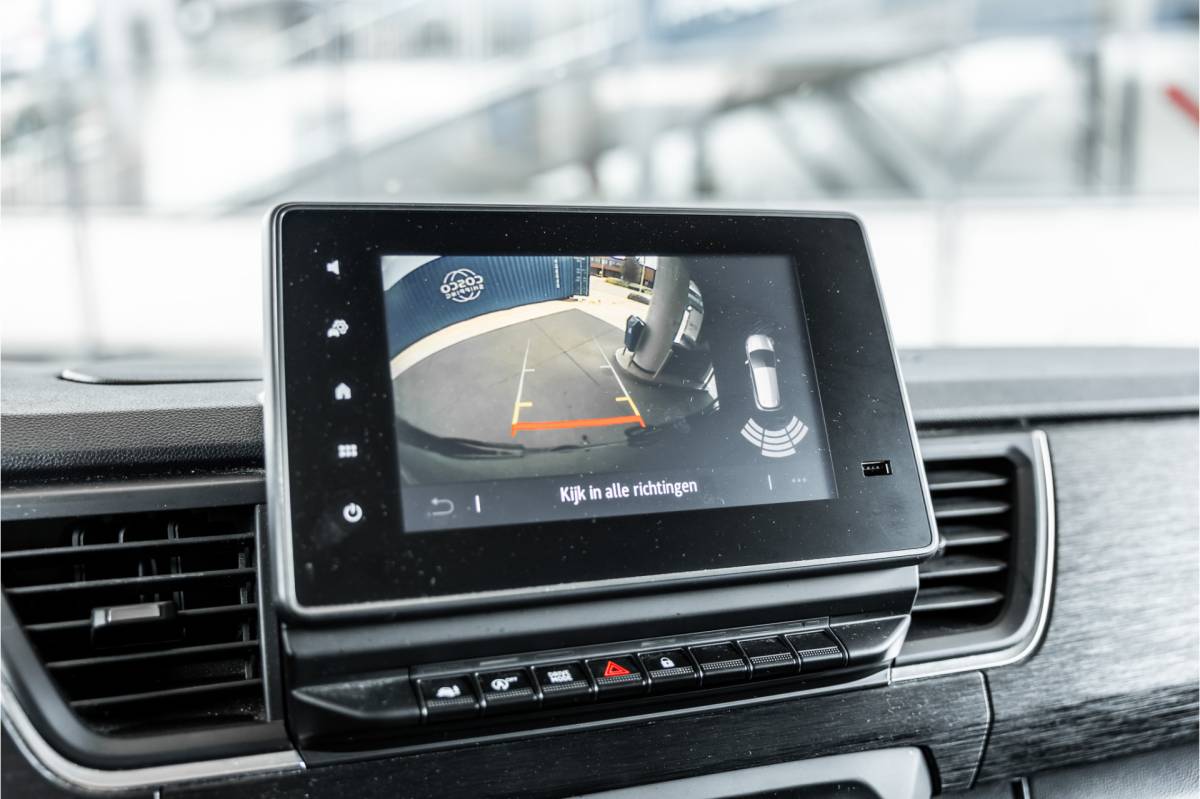 Renault Trafic Renault Trafic 2.0 dCi 150 PK DC | Dubbel cabine | 6-Zitter | L+R Schuifdeur | Camera | Trekhaak | CarPlay | Navigatie | Nieuwe APK
