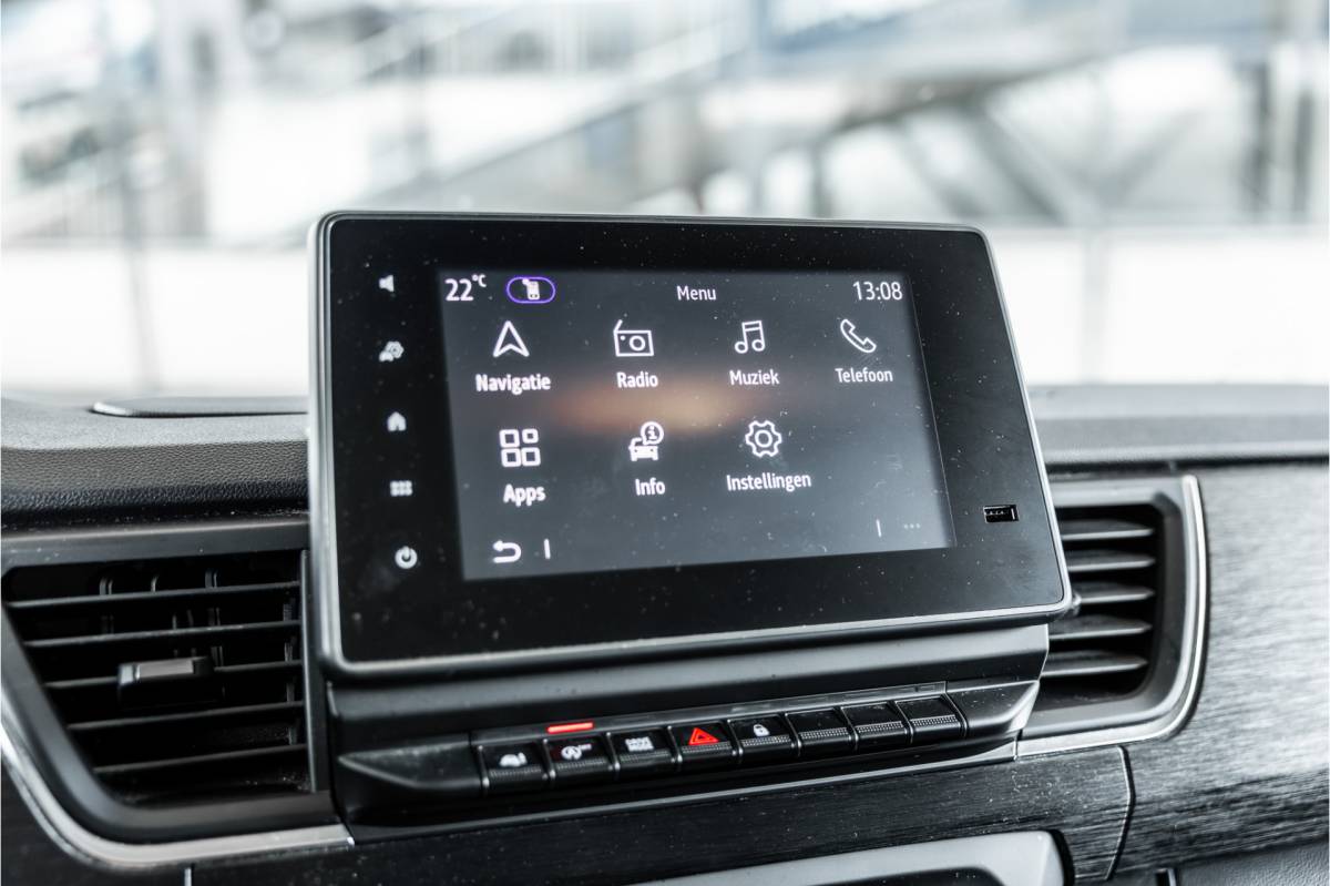 Renault Trafic Renault Trafic 2.0 dCi 150 PK DC | Dubbel cabine | 6-Zitter | L+R Schuifdeur | Camera | Trekhaak | CarPlay | Navigatie | Nieuwe APK
