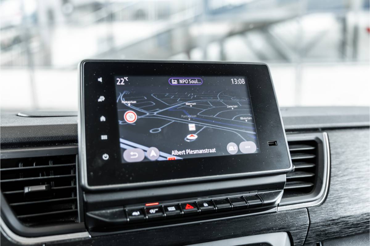 Renault Trafic Renault Trafic 2.0 dCi 150 PK DC | Dubbel cabine | 6-Zitter | L+R Schuifdeur | Camera | Trekhaak | CarPlay | Navigatie | Nieuwe APK