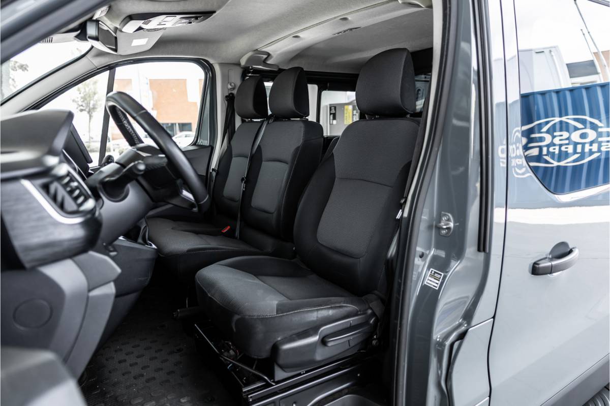 Renault Trafic Renault Trafic 2.0 dCi 150 PK DC | Dubbel cabine | 6-Zitter | L+R Schuifdeur | Camera | Trekhaak | CarPlay | Navigatie | Nieuwe APK