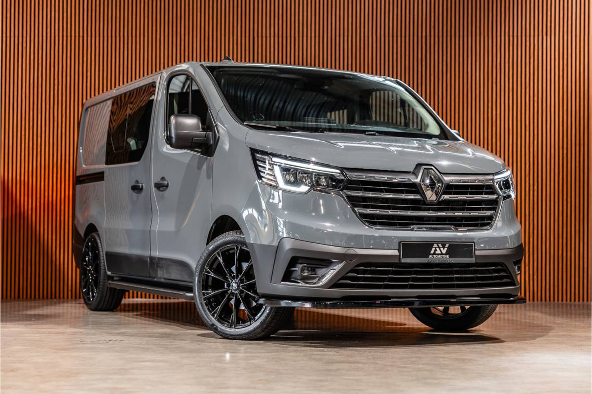 Renault Trafic Renault Trafic 2.0 dCi 150 PK DC | Dubbel cabine | 6-Zitter | L+R Schuifdeur | Camera | Trekhaak | CarPlay | Navigatie | Nieuwe APK